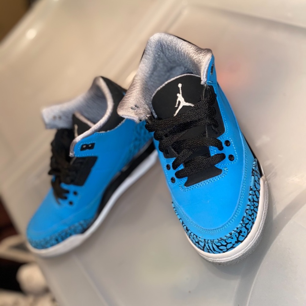 Basketball shoes